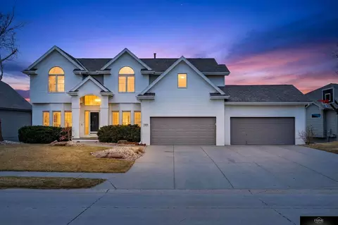 19307 Sahler St, Elkhorn, NE 68022