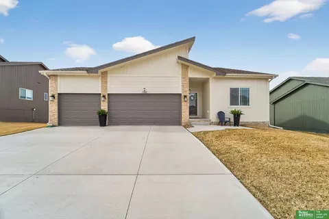 11952 S 107 Ave, Papillion, NE 68046