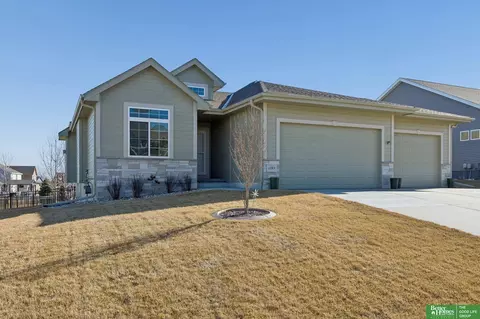 11909 S 212th St, Gretna, NE 68028