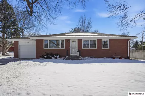 4120 Loveland Dr, Lincoln, NE 68506
