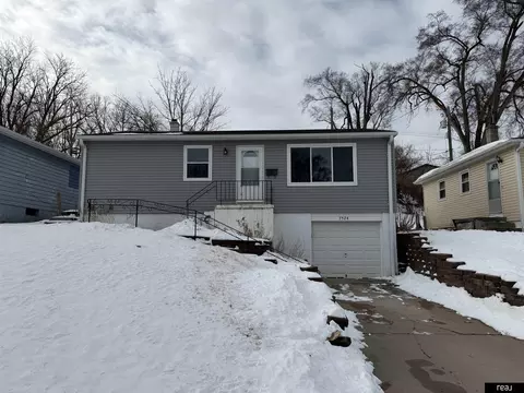 7524 N 34th St, Omaha, NE 68112