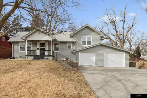 3922 N 52nd St, Omaha, NE 68104