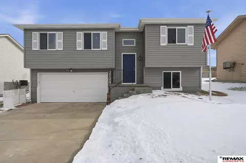 2724 NW Columbine Dr, Lincoln, NE 68524