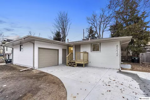 8512 Grand Ave, Omaha, NE 68134