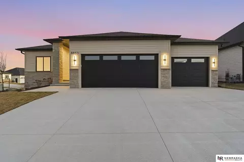 8853 Calamus River Rd, Lincoln, NE 68520