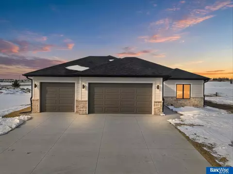 4010 Primrose Pl, Lincoln, NE 68516