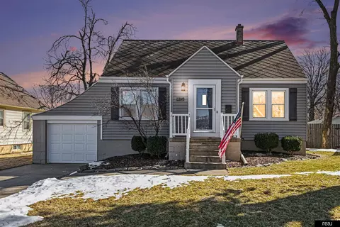 415 S Jackson St, Papillion, NE 68046