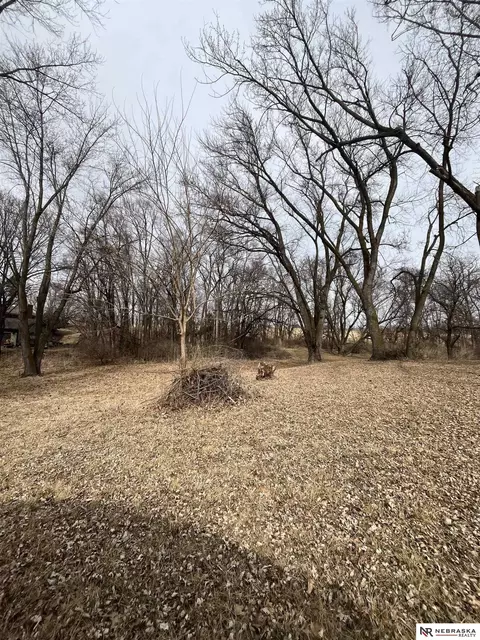 6142 Country Club Rd, Omaha, NE 68152
