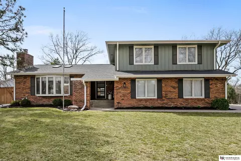 1415 Janssen Dr, Lincoln, NE 68506