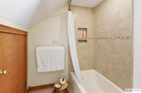 Bath - 478 E 15th St, Wahoo, NE 68066 photo 5 of 5