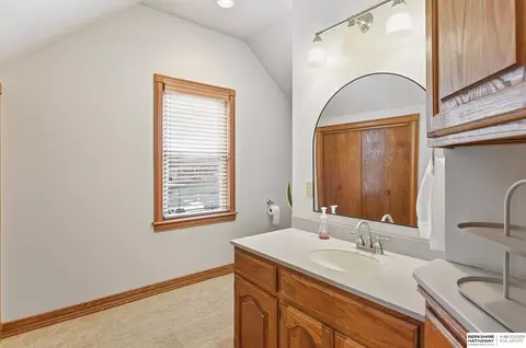 Bath - 478 E 15th St, Wahoo, NE 68066 photo 3 of 5