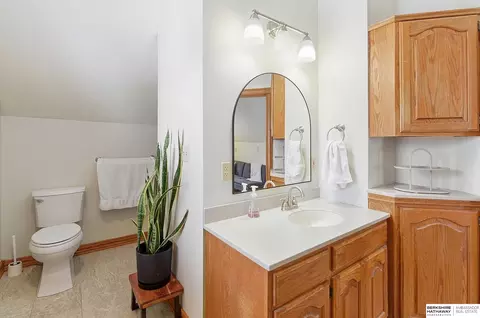 Bath - 478 E 15th St, Wahoo, NE 68066 photo 4 of 5