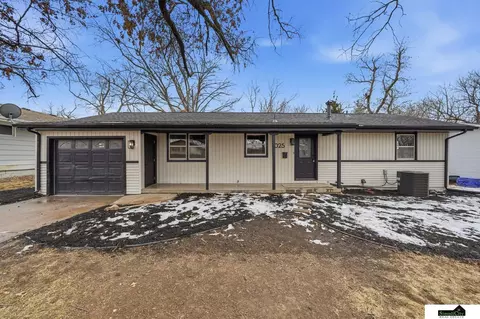 1025 Longwood Dr, Crete, NE 68333