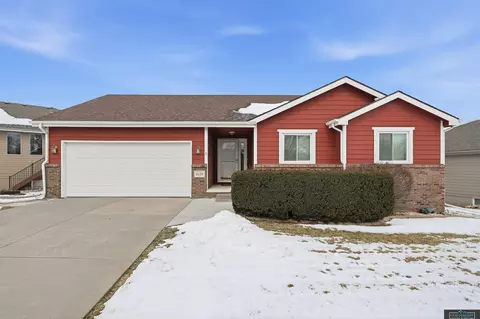 8120 Grand Oaks Dr, Lincoln, NE 68516