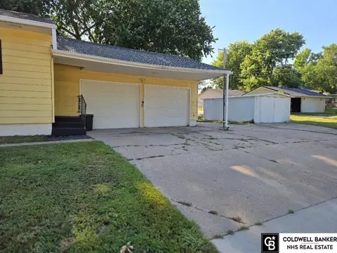 Exterior - 1320 Lincoln St, Beatrice, NE 68310 photo 1 of 3