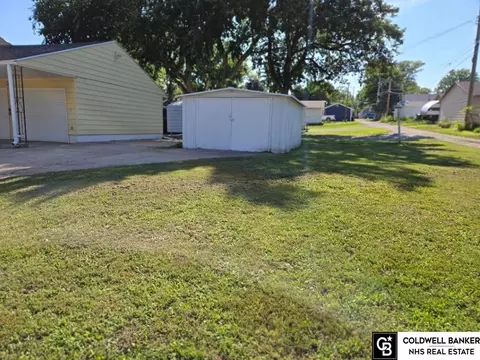 Exterior - 1320 Lincoln St, Beatrice, NE 68310 photo 2 of 3