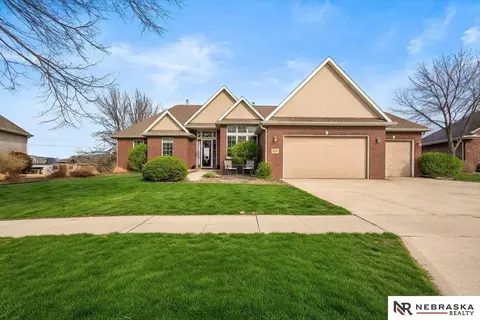 5011 Sawgrass Dr, Lincoln, NE 68526