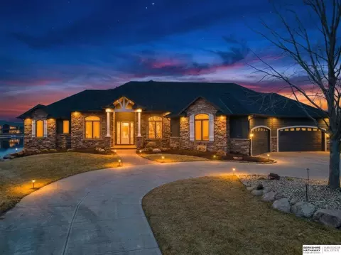 24920 Farnam Cir, Waterloo, NE 68069