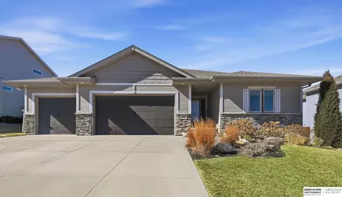 11604 S 110th Ave, Papillion, NE 68046
