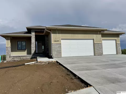 4503 S 203rd Ave, Omaha, NE 68135