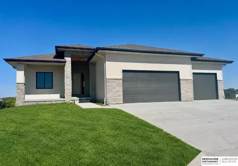 4503 S 203rd Ave, Omaha, NE 68135
