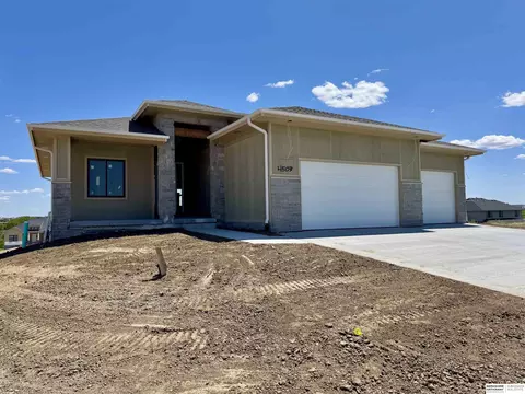 4503 S 203rd Ave, Omaha, NE 68135
