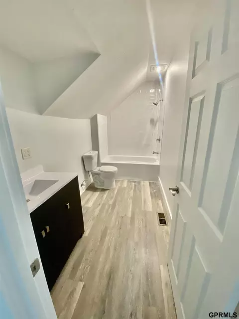 Bath - 340 S Jefferson St, Bruning, NE 68322 photo 6 of 8