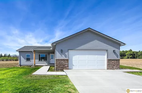 210 Harvest Hills Dr, Woodbine, IA 51579