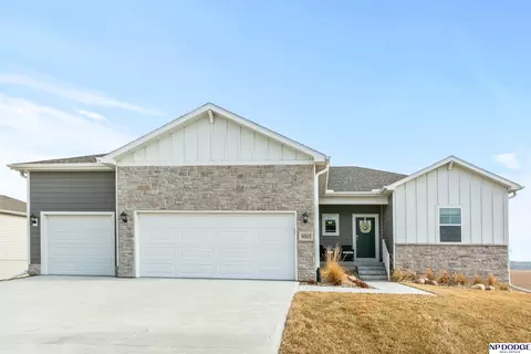 9003 Alexandra Rd, Papillion, NE 68157