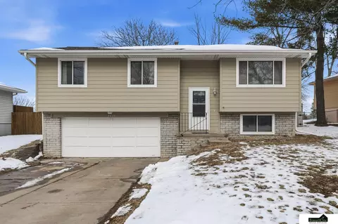 3020 Agate Ct, Lincoln, NE 68516