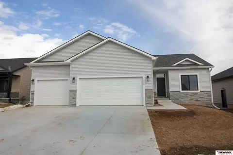 528 Woodsage Rd, Seward, NE 68434