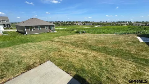 Exterior - 16501 Bondesson St, Bennington, NE 68007 photo 2 of 3