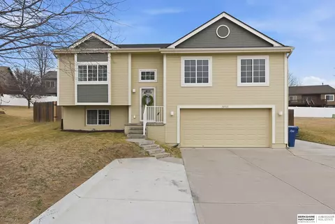 10511 S 27th St, Bellevue, NE 68123