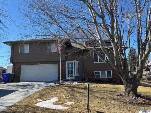 604 Laredo Rd, Papillion, NE 68046