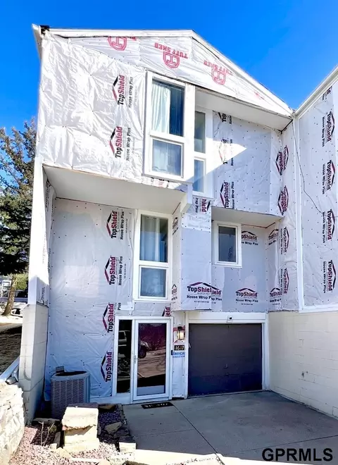 1617 N 109 Plz, Omaha, NE 68154