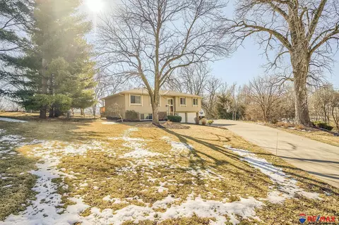 1105 Kountze Memorial Dr, Bellevue, NE 68005
