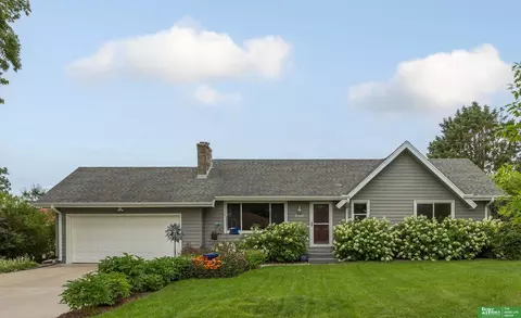 9910 Florence Heights Blvd, Omaha, NE 68112