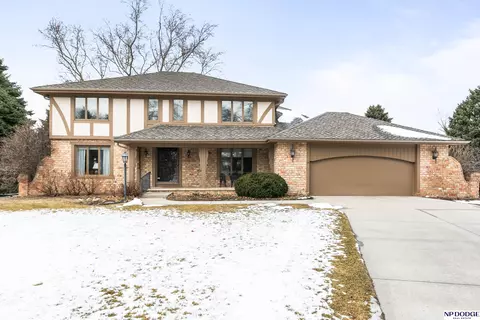 9806 Bloomfield Dr, Omaha, NE 68114