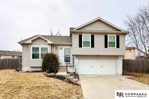 3110 Jason Cir, Bellevue, NE 68123