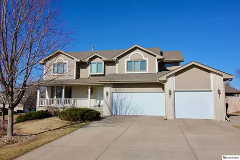 1235 Cork Dr, Papillion, NE 68046