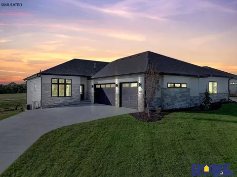 9215 Triana Ln, Lincoln, NE 68520