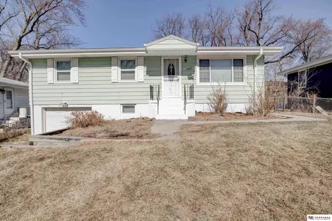 4822 Grand Ave, Omaha, NE 68104