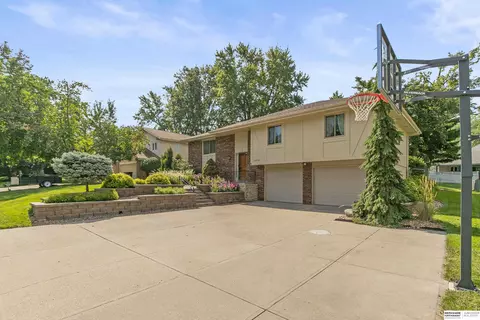 21479 Brentwood Rd, Elkhorn, NE 68022