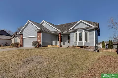 1219 Cork Dr, Papillion, NE 68046