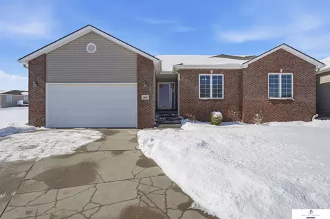 7611 Addison Ct, Lincoln, NE 68516
