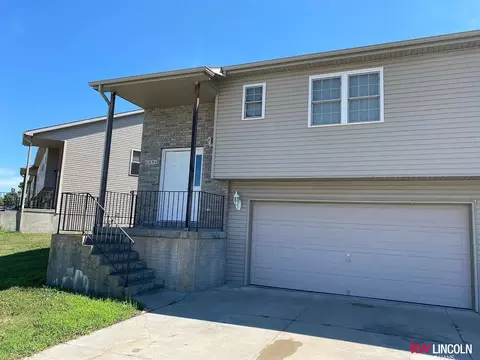 6910 Whitewater Ln, Lincoln, NE 68521