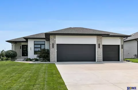 8841 White Horse Way, Lincoln, NE 68520