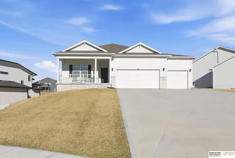 1090 Hazel Ln, Springfield, NE 68059