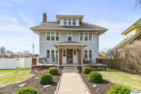 102 N 55 St, Omaha, NE 68132