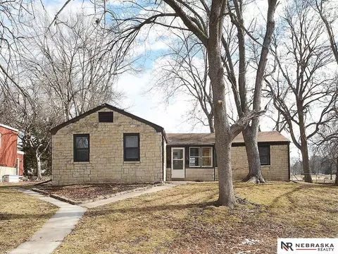 350 S 38 St, Lincoln, NE 68510